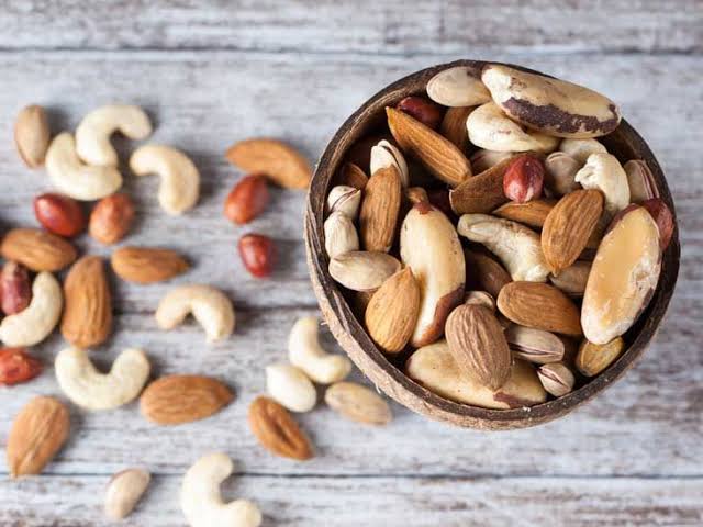 Almonds vs Cashews vs Walnuts Which Dry Fruit Is Better?
